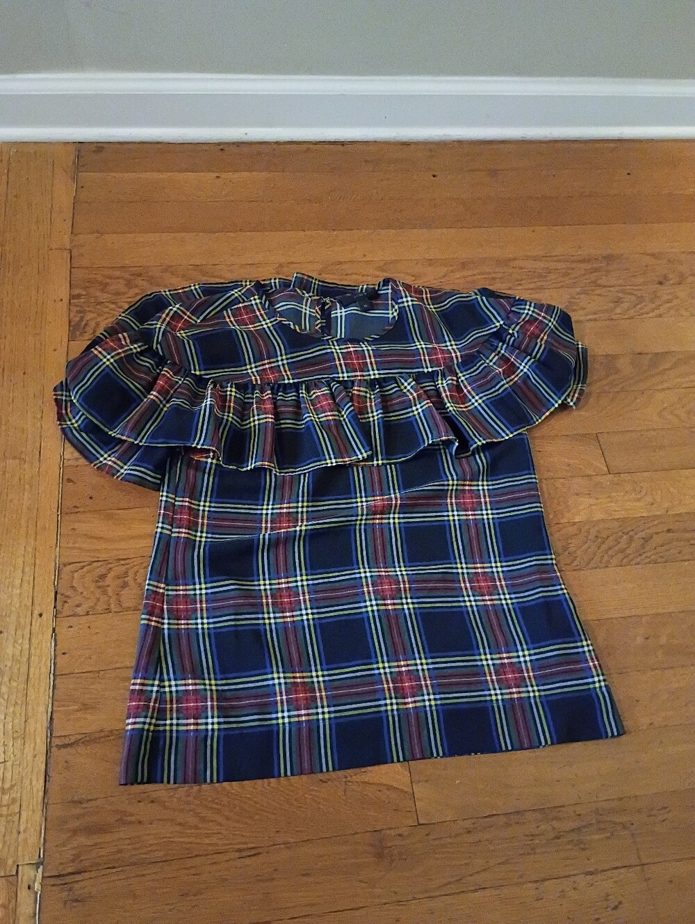 j crew dark blue plaid short sleeved ruffle blouse size 00